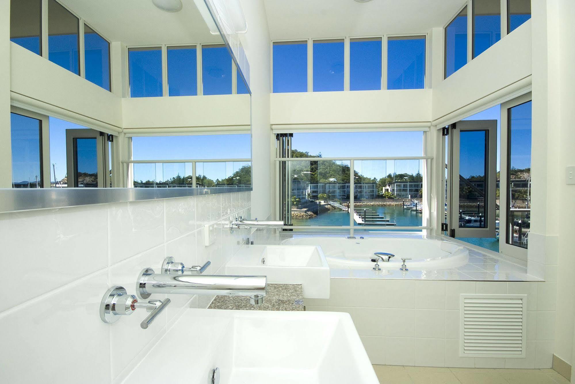 Beachside Magnetic Harbour Apartments Nelly Bay Экстерьер фото